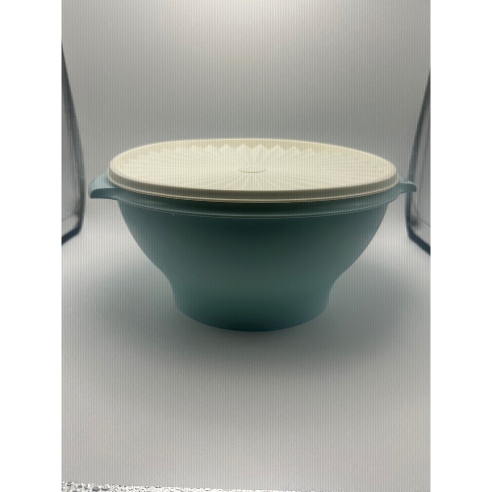 Tupperware Servalier Bowl Light Blue 880-1 with White Sunburst Lid 6 Inch Tall